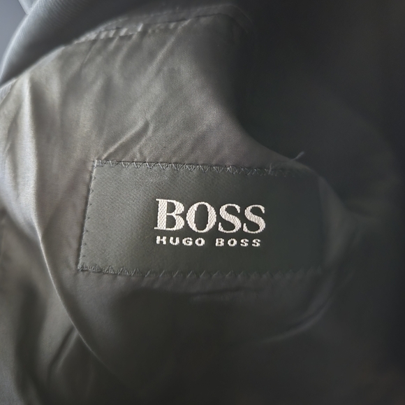 Hugo Boss Men's Black Wool Blazer Size 42R - Picture 2 of 10